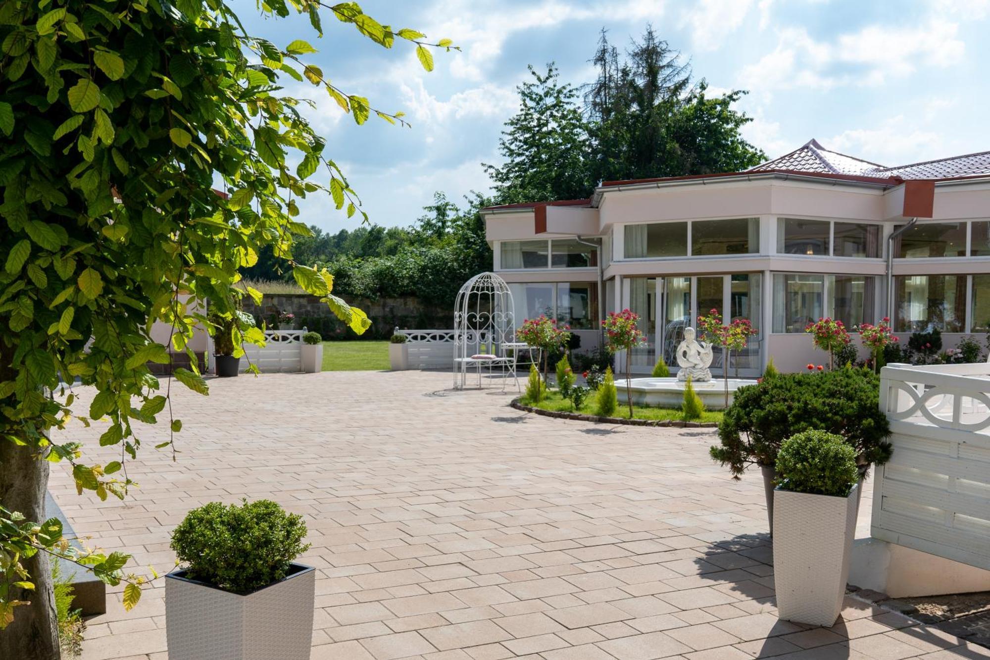 Schlosshotel Wilhelmsthal Calden エクステリア 写真