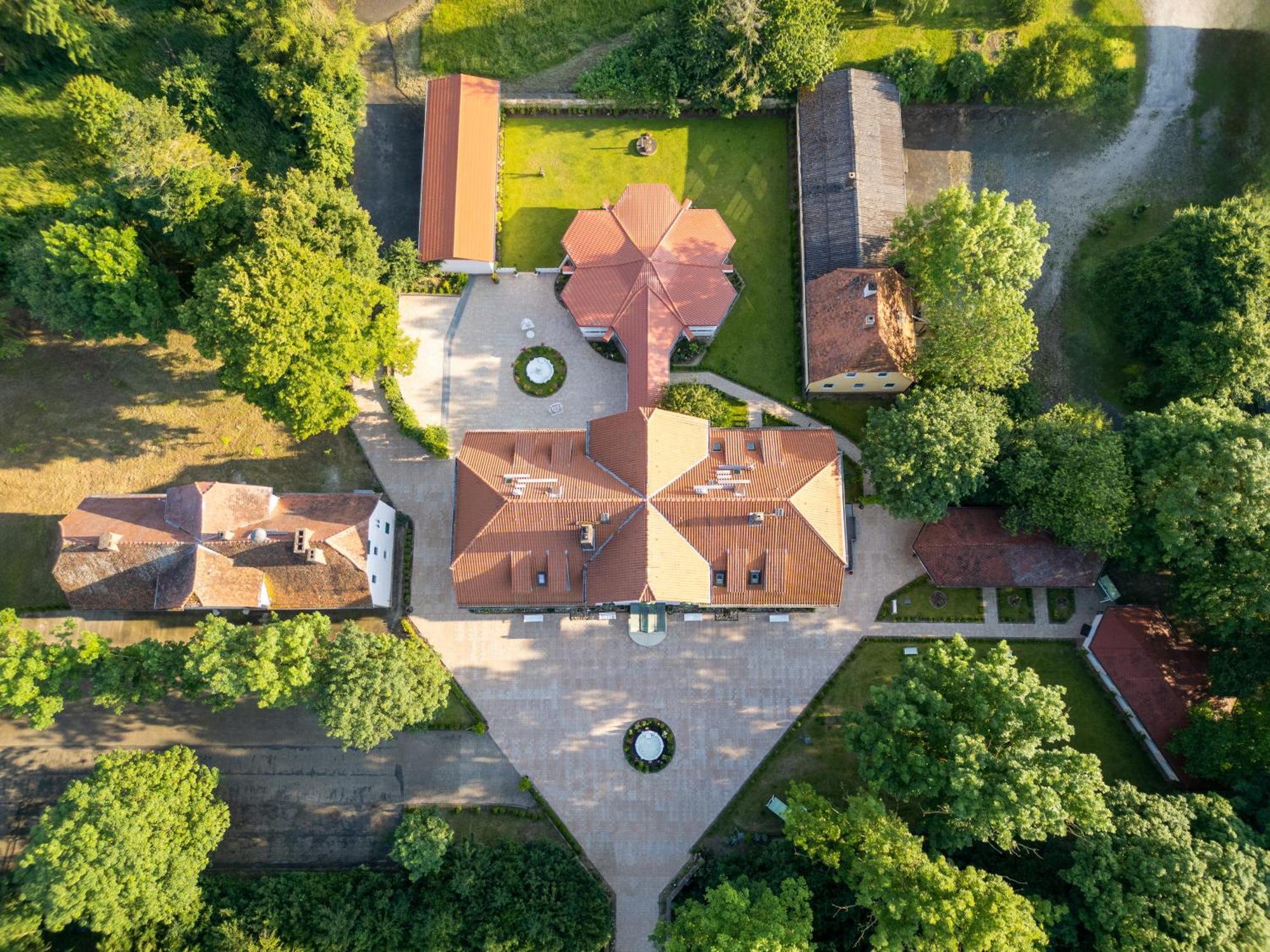 Schlosshotel Wilhelmsthal Calden エクステリア 写真